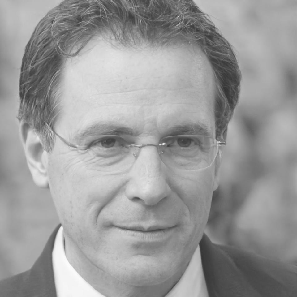 Retrato profesional de Borja Santamaría
